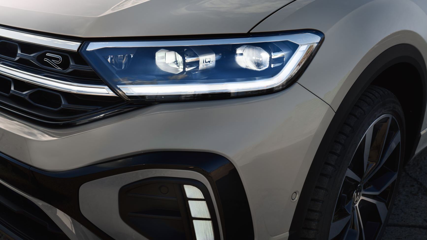 VW T-Roc R-Line Front in Weiß, Detailansicht des IQ.LIGHT