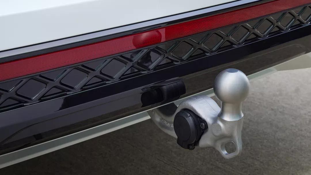 Die LED-Matrixscheinwerfer im Fokus eines weißen VW Passat.