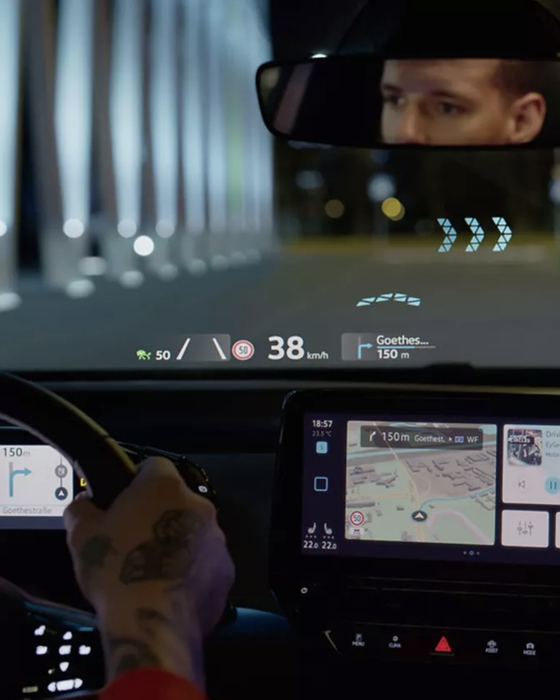 Shikoni përmes xhamit të përparmë të VW ID.3 me Augmented Reality Head-up-Display